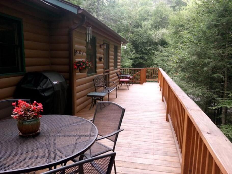 Serene & Cozy - Peaceful View - Fireplace - Creek Fleetwood Exterior foto